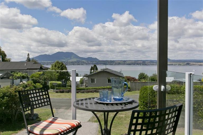 Photo of property in 14 Isobel Street, Acacia Bay, Taupo, 3330