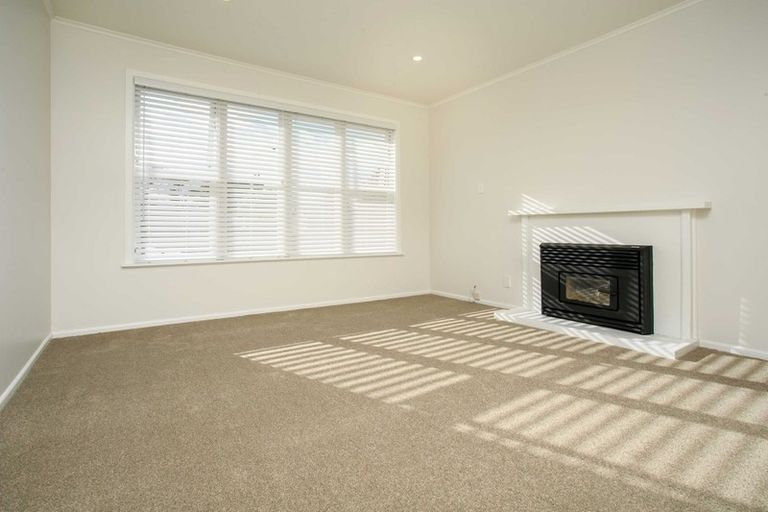 Photo of property in 2 Frizell Street, Beach Haven, Auckland, 0626