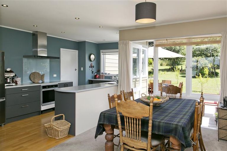 Photo of property in 14 Isobel Street, Acacia Bay, Taupo, 3330