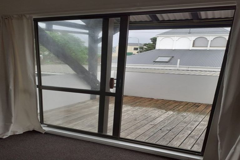 Photo of property in 140 Akaroa Drive, Maupuia, Wellington, 6022