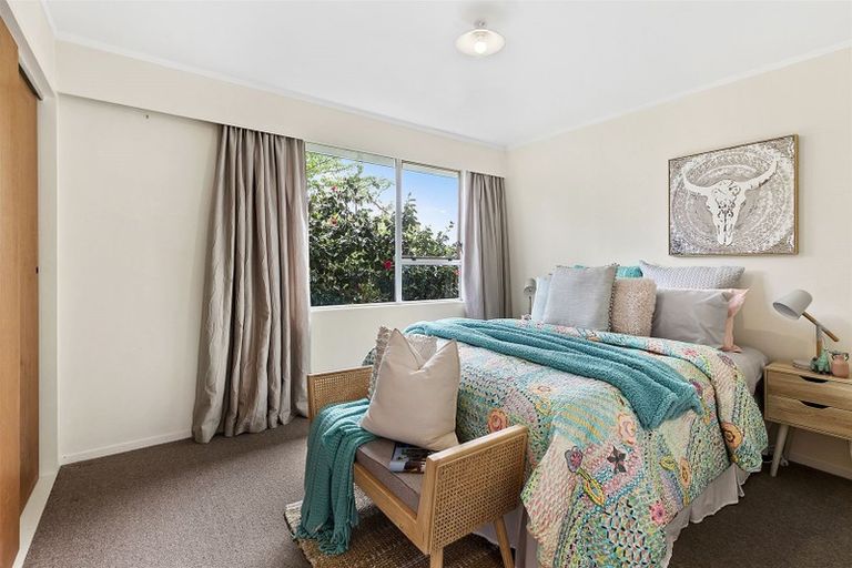 Photo of property in 42a Hicks Close, Whitby, Porirua, 5024