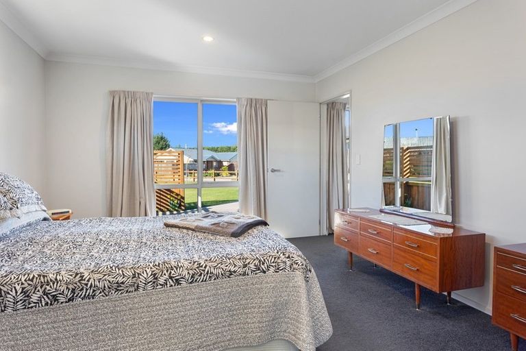 Photo of property in 5 Haydon Place, Amberley, 7410