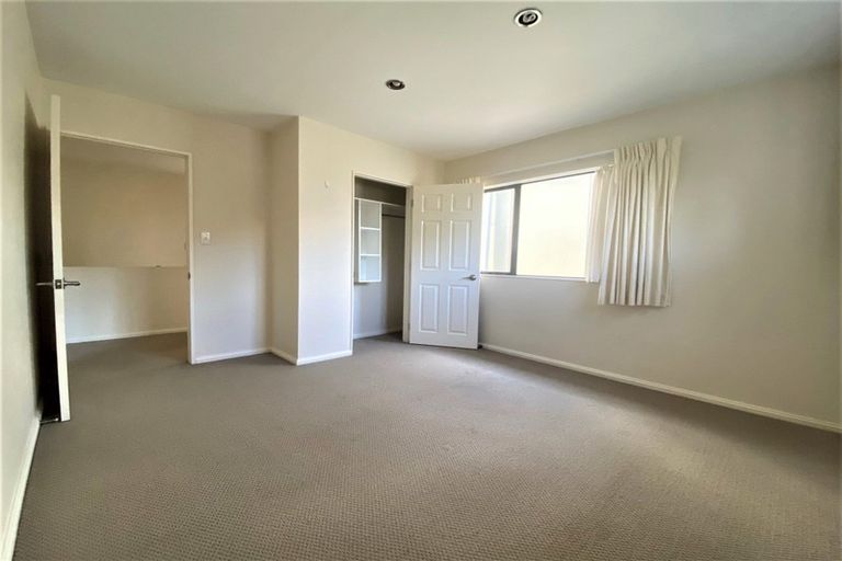 Photo of property in 4 Luxor Place, Massey, Auckland, 0614