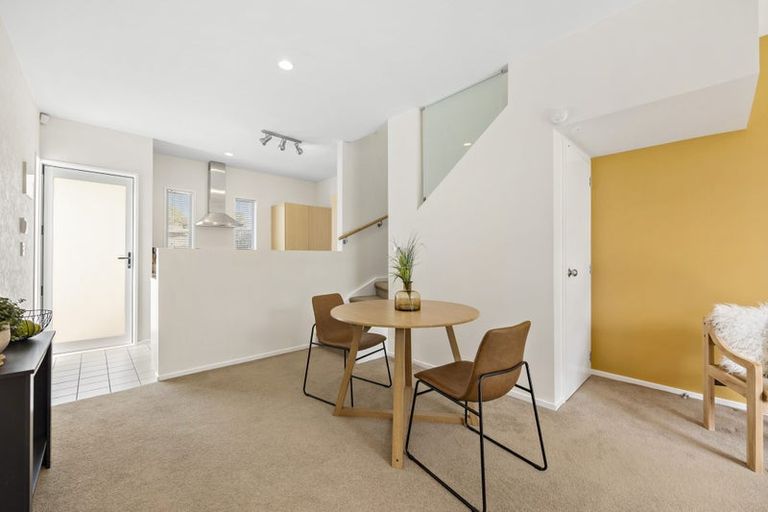 Photo of property in 31 Albionvale Road, Glen Eden, Auckland, 0602