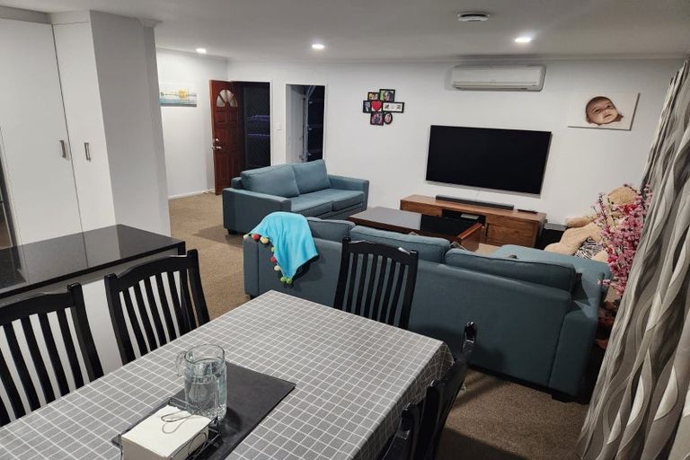 Photo of property in 2/34 Manuroa Road, Takanini, 2112