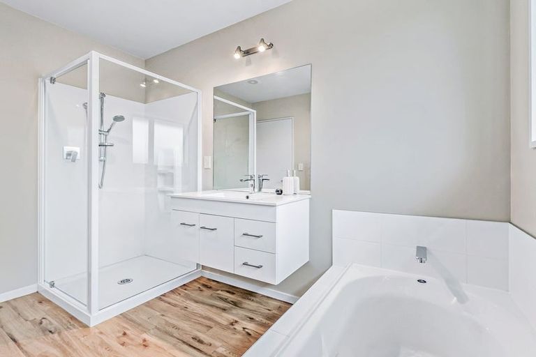 Photo of property in 100 Shillingford Boulevard, Rolleston, 7615