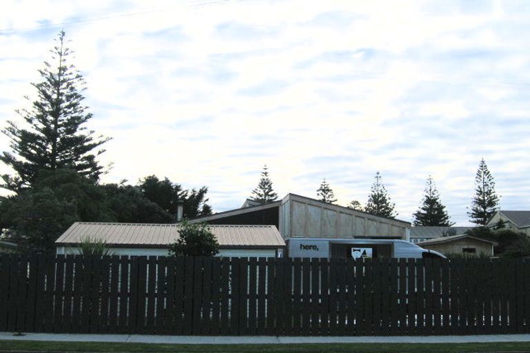 Photo of property in 81 Moana Street, Otaki Beach, Otaki, 5512