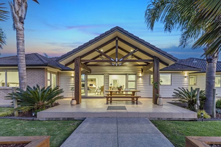 Photo of property in 127 Vaughans Road, Okura, Albany, 0792