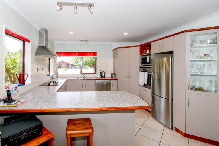 Photo of property in 17 Frame Place, Owhata, Rotorua, 3010