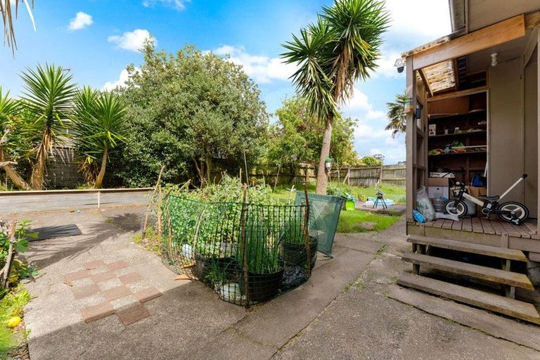 Photo of property in 30 Pipitea Place, Massey, Auckland, 0614