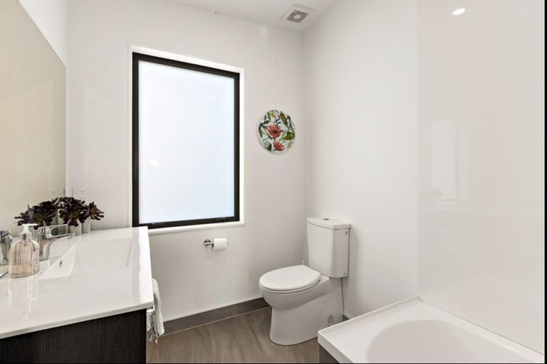 Photo of property in 8/52 High Street, Island Bay, Wellington, 6023