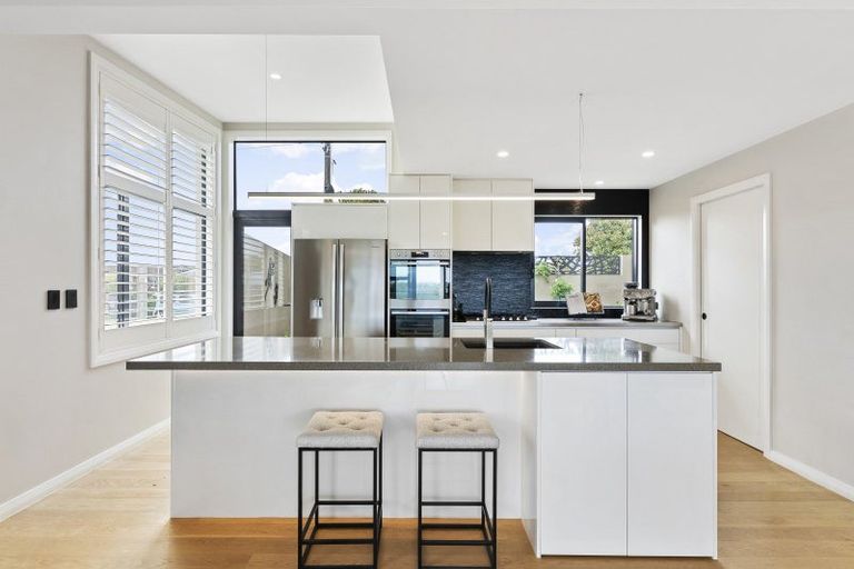 Photo of property in 99 Exmouth Road, Northcote, Auckland, 0627