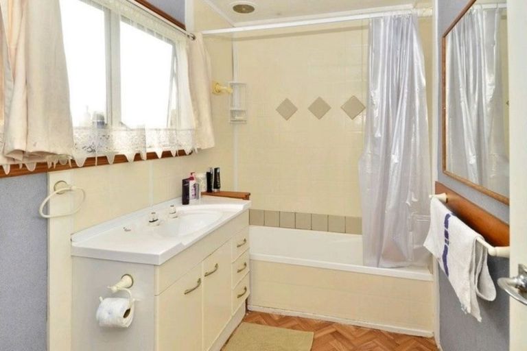 Photo of property in 1/4 Slim Place, Clendon Park, Auckland, 2103