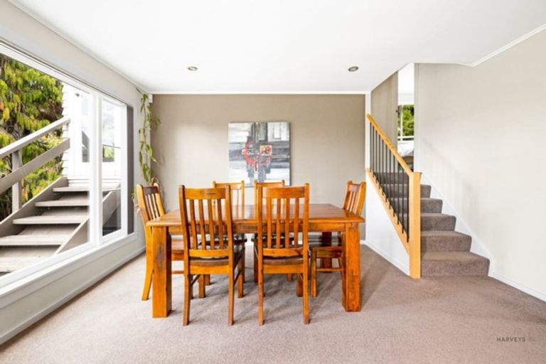 Photo of property in 8 Walker Road, Henderson Valley, Auckland, 0612