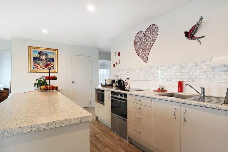 Photo of property in 11 Kamahi Crescent, Papamoa Beach, Papamoa, 3118