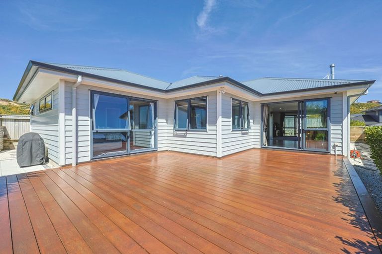 Photo of property in 9 Weatherdeck Close, Whitby, Porirua, 5024