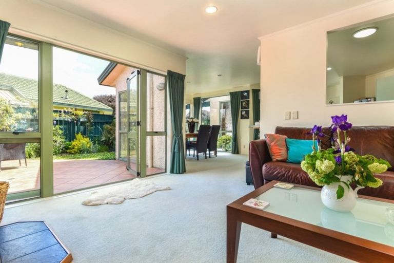 Photo of property in 32 Caroline Crescent, Highbury, Palmerston North, 4412