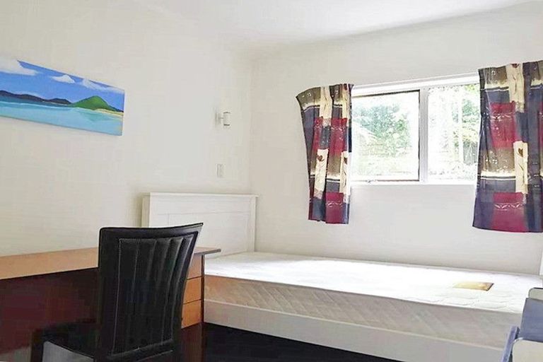 Photo of property in 17 Macnay Way, Murrays Bay, Auckland, 0630