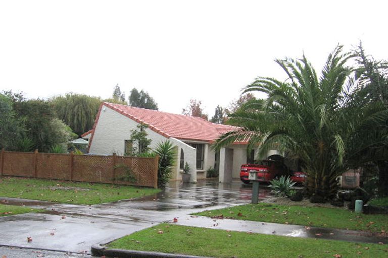 Photo of property in 16 Orinda Close, Botany Downs, Auckland, 2010