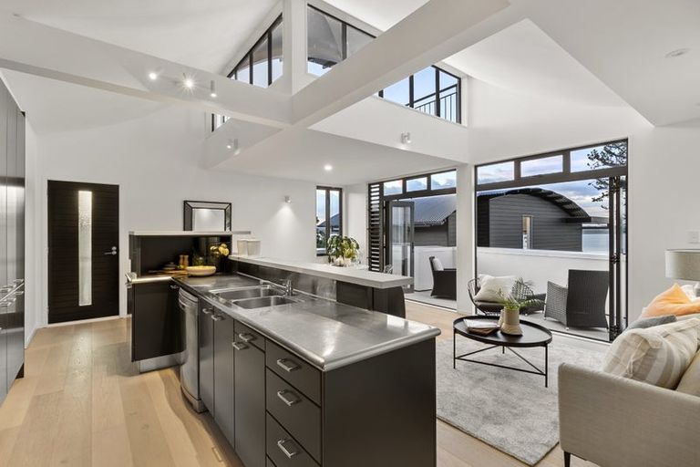 Photo of property in 63a Beresford Street, Bayswater, Auckland, 0622