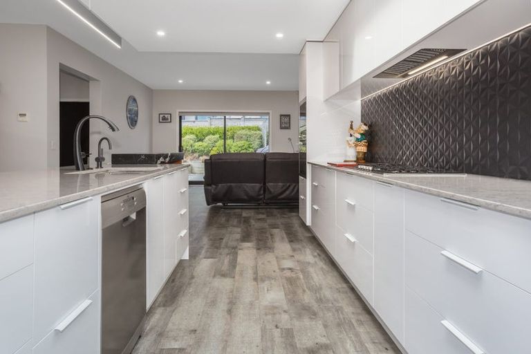 Photo of property in 55 Queen Charlotte Drive, Aotea, Porirua, 5024