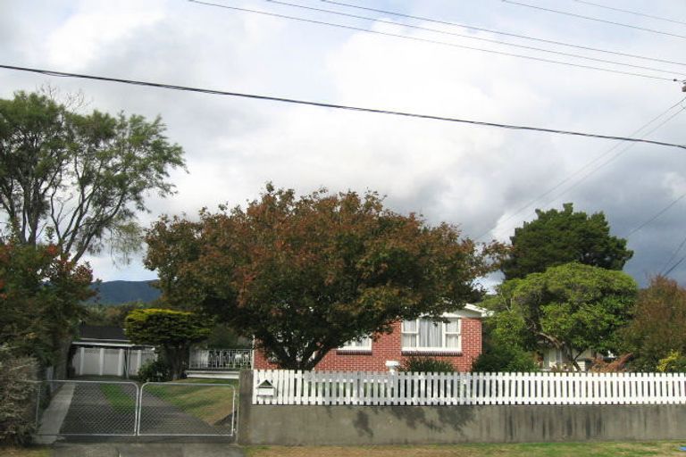 Photo of property in 22 Benge Crescent, Clouston Park, Upper Hutt, 5018