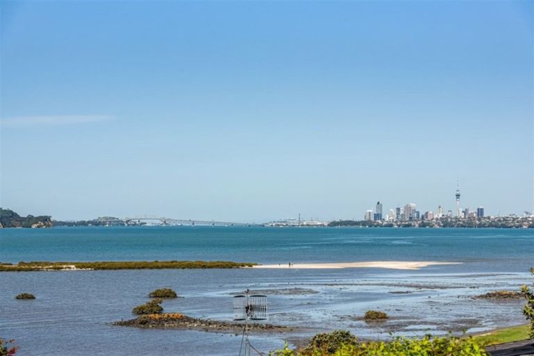 Photo of property in 2/46 Gill Avenue, Te Atatu Peninsula, Auckland, 0610