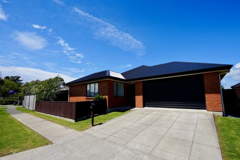 Photo of property in 60 Geneva Terrace, Kelvin Grove, Palmerston North, 4414