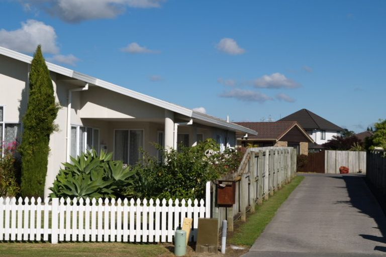 Photo of property in 2/56 West Fairway, Golflands, Auckland, 2013