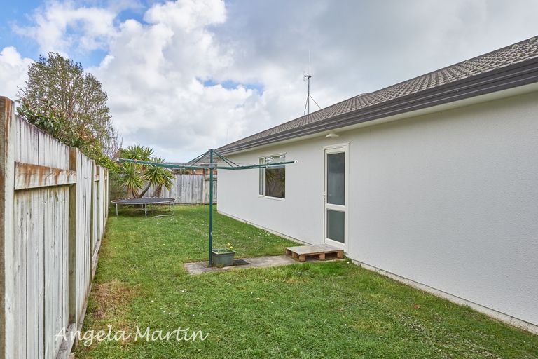 Photo of property in 18 Meridian Grove, Kelvin Grove, Palmerston North, 4414