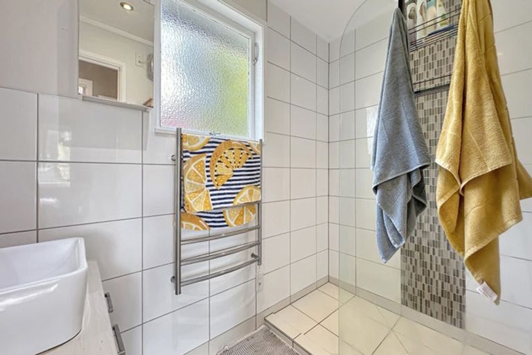 Photo of property in 1/40a Woodglen Road, Glen Eden, Auckland, 0602