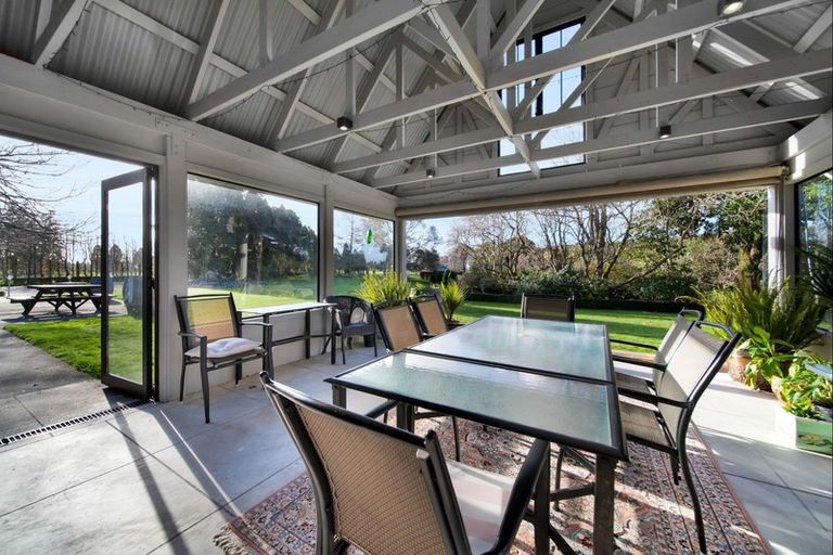Photo of property in 48 Kairau Road West, Sentry Hill, New Plymouth, 4373