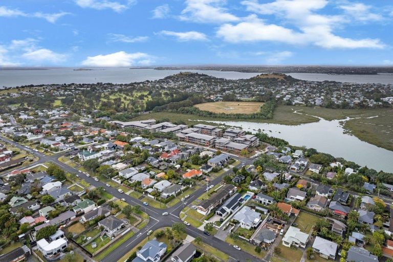 Photo of property in 2/39 Aramoana Avenue, Devonport, Auckland, 0624