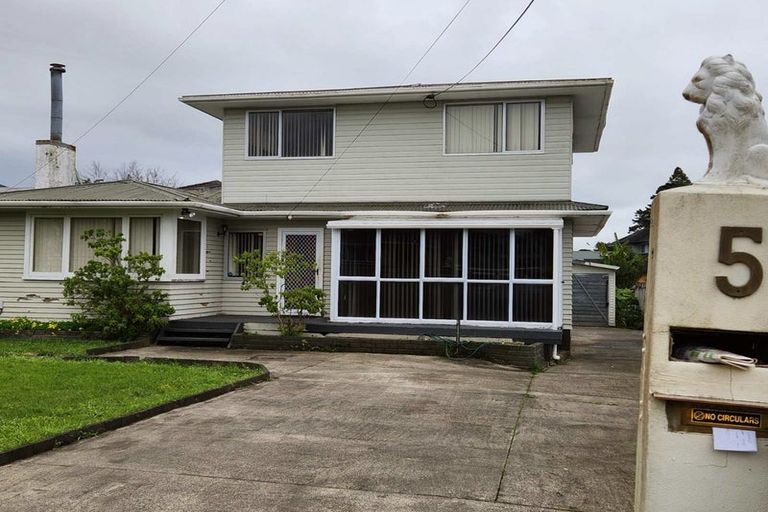 Photo of property in 5 Alan Avenue, Henderson, Auckland, 0610