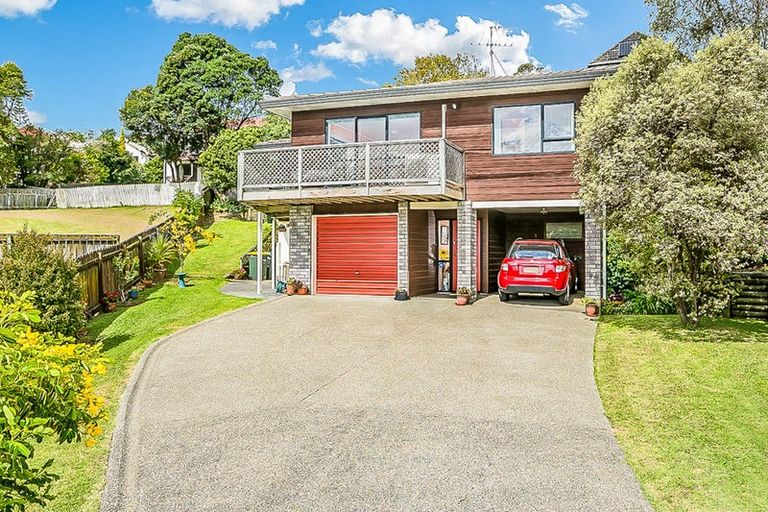 Photo of property in 1/10 Chedworth Drive, Glenfield, Auckland, 0629