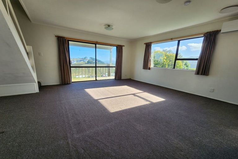 Photo of property in 3b Stroud Way, Newlands, Wellington, 6037
