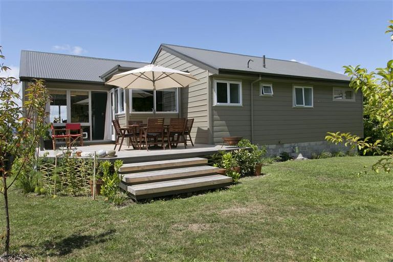 Photo of property in 14 Isobel Street, Acacia Bay, Taupo, 3330