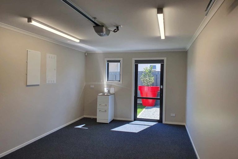 Photo of property in 6a Te Whiti Grove, Waterloo, Lower Hutt, 5011