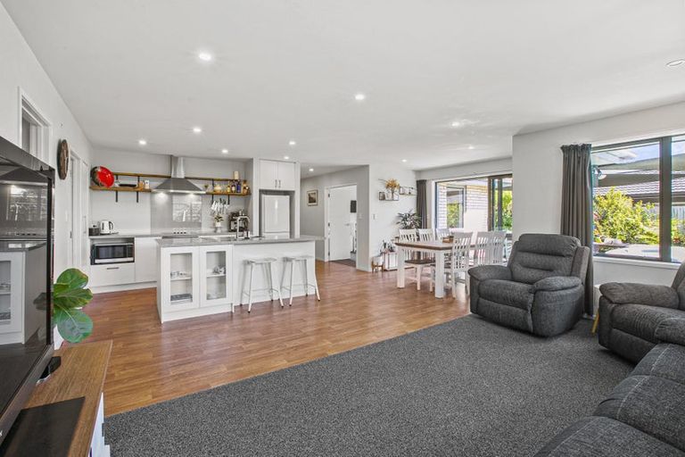 Photo of property in 15a Frederick Place, Whalers Gate, New Plymouth, 4310