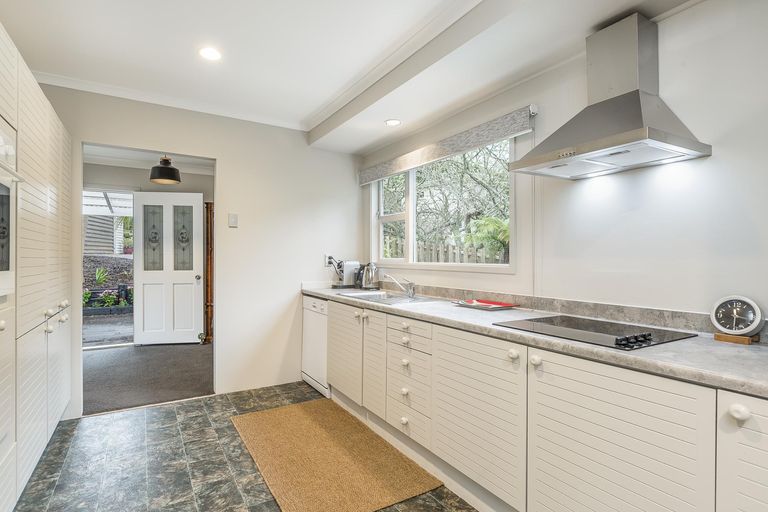 Photo of property in 44 Taupo Street, Green Bay, Auckland, 0604