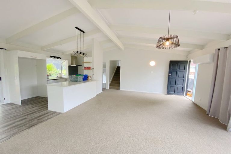 Photo of property in 74 Peach Road, Glenfield, Auckland, 0629