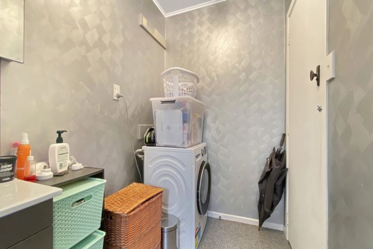 Photo of property in 86 Sylvan Crescent, Te Atatu South, Auckland, 0610