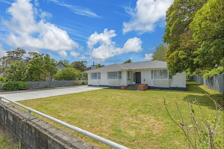 Photo of property in 176 Bridge Street, Bulls, 4818