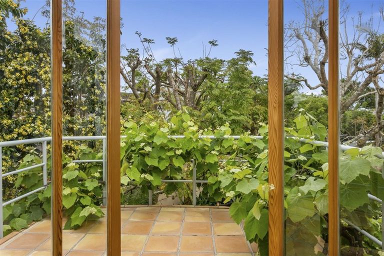 Photo of property in 2/15 Sylvan Park Avenue, Milford, Auckland, 0620