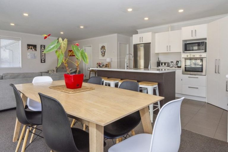 Photo of property in 6 Waipokapu Place, Opaheke, Papakura, 2113