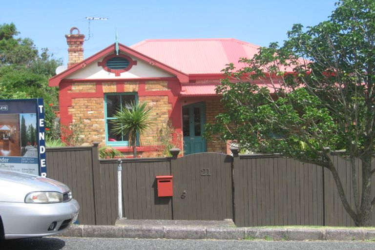 Photo of property in 21 Ewen Alison Avenue, Devonport, Auckland, 0624