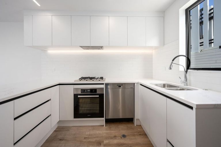 Photo of property in 4/737 East Coast Road, Browns Bay, Auckland, 0630