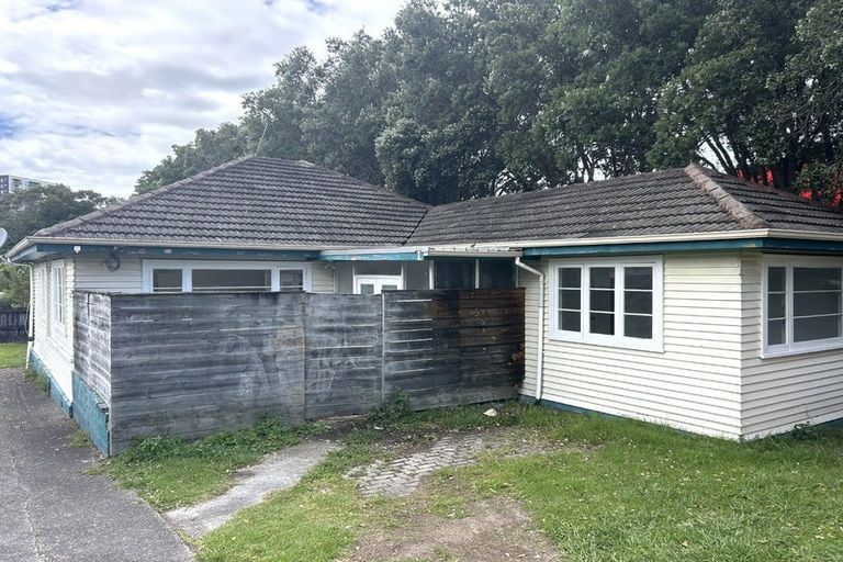 Photo of property in 1/16 Kaponga Crescent, New Lynn, Auckland, 0600