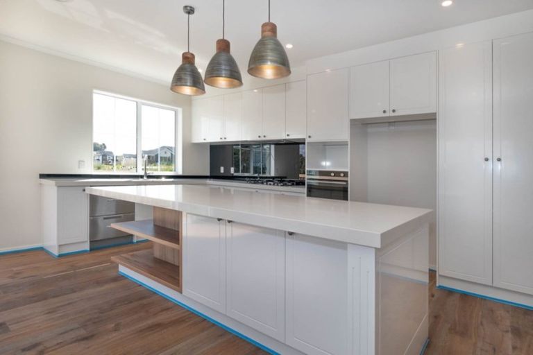 Photo of property in 31 Takurua Terrace, Orewa, 0931