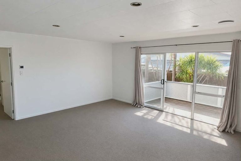 Photo of property in 2/36 Miro Street, New Lynn, Auckland, 0600